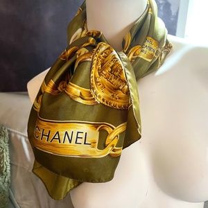 Vintage *AUTHENTIC* CHANEL 1980's Chain Link Silk Scarf